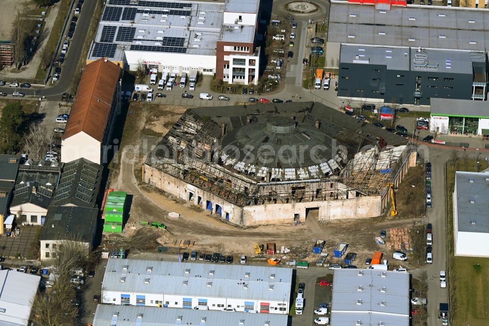 Potsdam from the bird's eye view: Construction site for reconstruction and modernization and renovation of a building of Rundschuppens and the alten Lokhalle in the district Babelsberg in Potsdam in the state Brandenburg, Germany