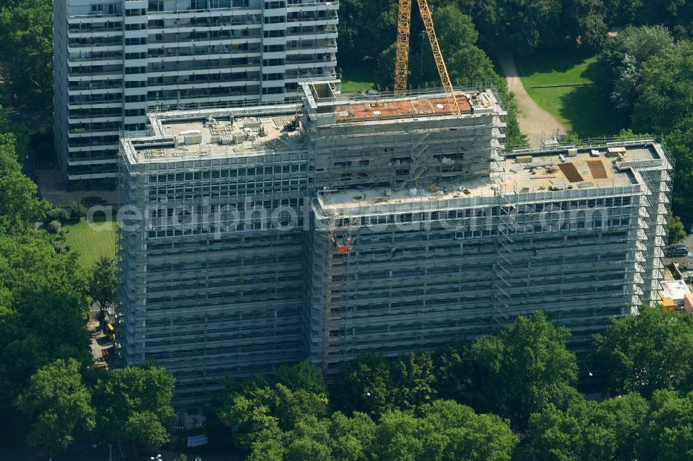 Aerial photograph Köln - Restoration and modernization of skyscrapers in the residential area of industrially manufactured settlement a??West-Centera?? on Venloer Strasse in Cologne in the state North Rhine-Westphalia, Germany