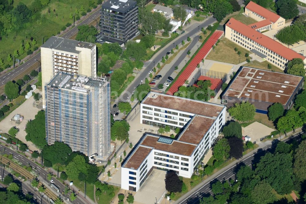 Aerial photograph Dresden - Restoration and modernization of skyscrapers in the residential area of industrially manufactured settlement on Gellertstrasse - Gret-Palucca-Strasse - Wiener Strasse in the district Altstadt in Dresden in the state Saxony, Germany