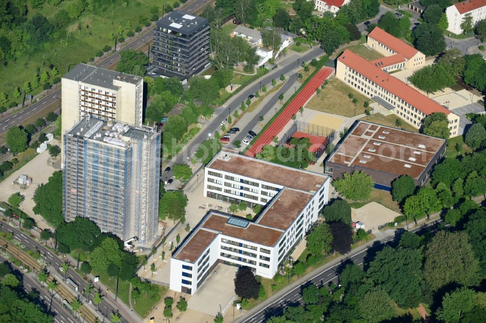 Dresden from the bird's eye view: Restoration and modernization of skyscrapers in the residential area of industrially manufactured settlement on Gellertstrasse - Gret-Palucca-Strasse - Wiener Strasse in the district Altstadt in Dresden in the state Saxony, Germany