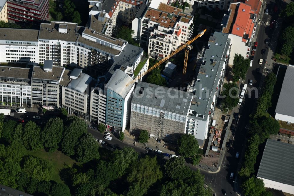 Berlin from the bird's eye view: Restoration and modernization of skyscrapers in the residential area of industrially manufactured settlement in der Neuen Rossstrasse corner Alte Jakobsstrasse in Berlin