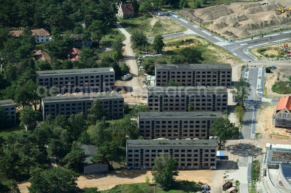 Wustermark from above - Restoration and modernization of skyscrapers in the residential area of industrially manufactured settlement on street Zum Olympischen Dorf in the district Elstal in Wustermark in the state Brandenburg, Germany