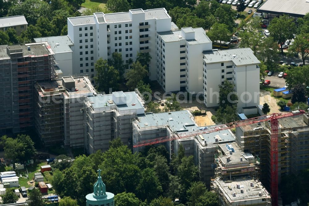 Berlin from the bird's eye view: Restoration and modernization of skyscrapers in the residential area of industrially manufactured settlement on Rathausstrasse in the district Bezirk Tempelhof-Schoeneberg in Berlin, Germany