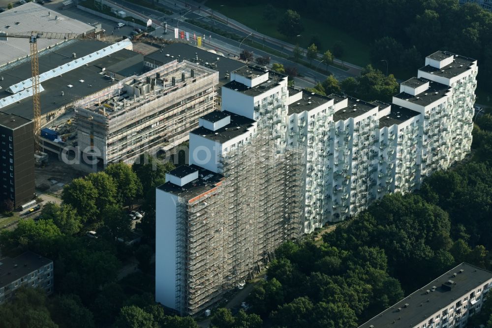 Hamburg from above - Restoration and modernization of skyscrapers in the residential area of industrially manufactured settlement in the street Achtern Born in Hamburg