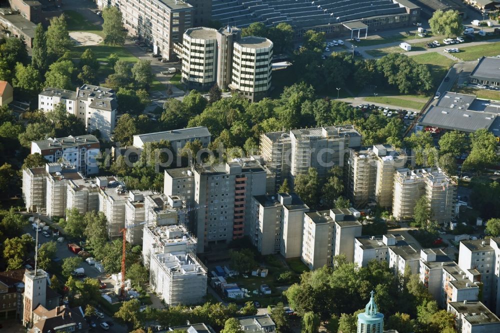 Aerial photograph Berlin - Restoration and modernization of skyscrapers in the residential settlement Wohnquartier Rathausstrasse between Ringstreet and Rathausstreet in the district Mariendorf in Berlin. Building owner is Gewobag. Construction management by Garsztecki und Hartmann Architekten und Ingenieure