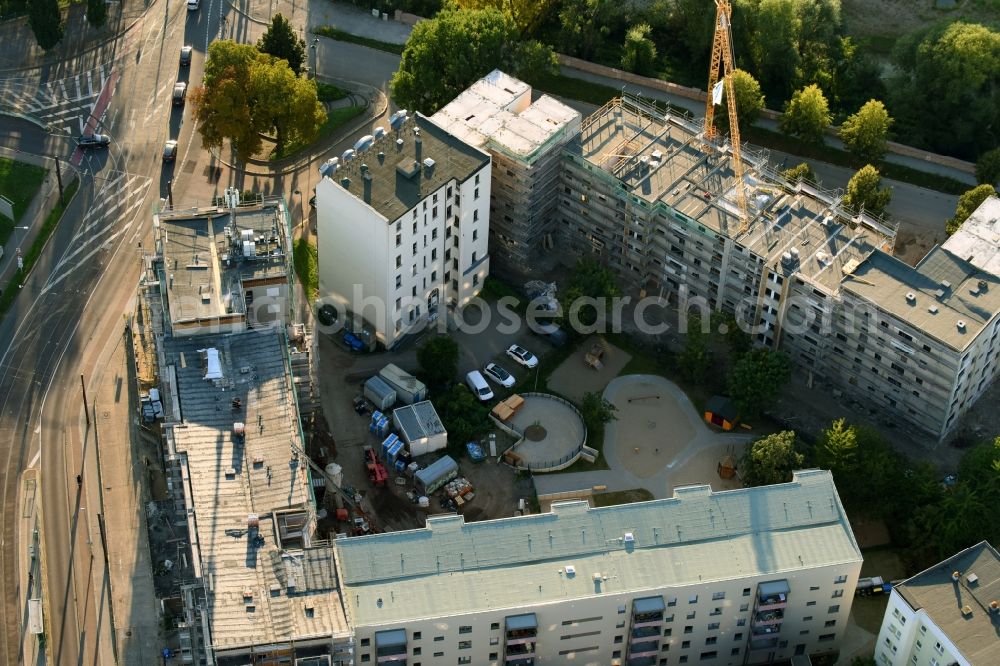 Magdeburg from the bird's eye view: Restoration and modernization of industrially manufactured settlement of inpars Immobiliengesellschaft mbH on Bandwirkerstrasse in Magdeburg in the state Saxony-Anhalt, Germany