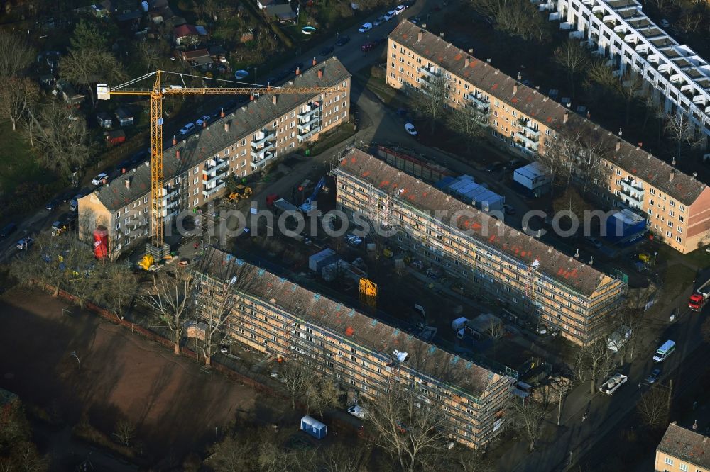 Aerial image Berlin - Refurbishment and modernization of a terraced apartment complex between Wolfshagener Strasse and Stiftsweg in the district Pankow in Berlin, Germany