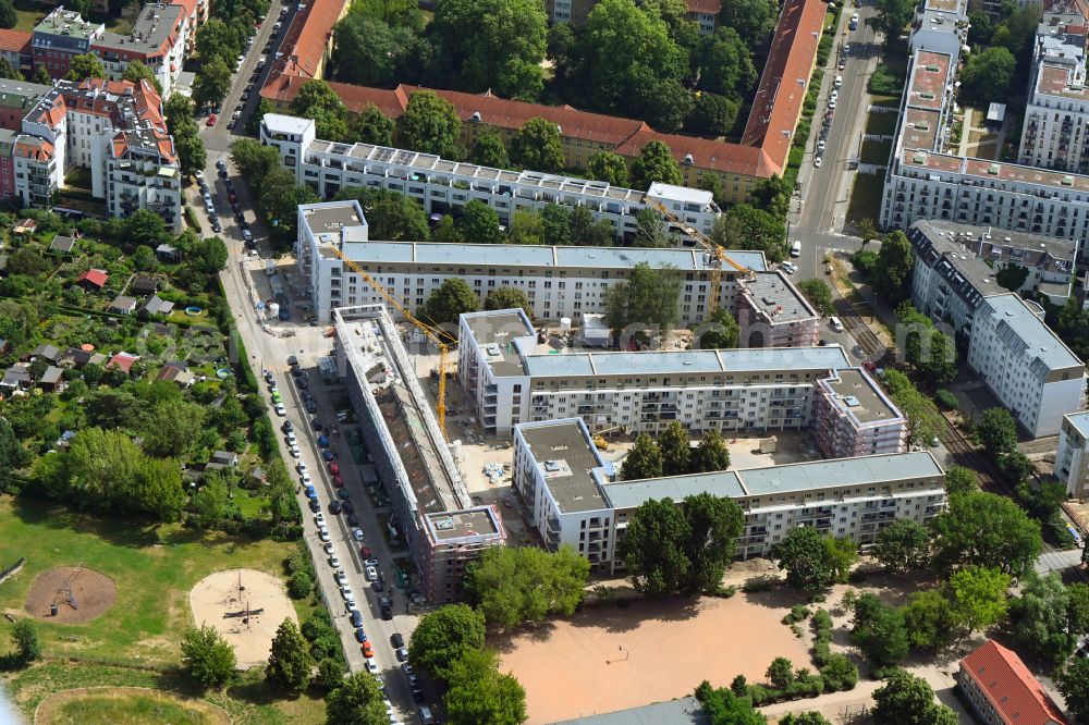 Aerial photograph Berlin - Refurbishment and modernization of a terraced apartment complex between Wolfshagener Strasse and Stiftsweg in the district Pankow in Berlin, Germany