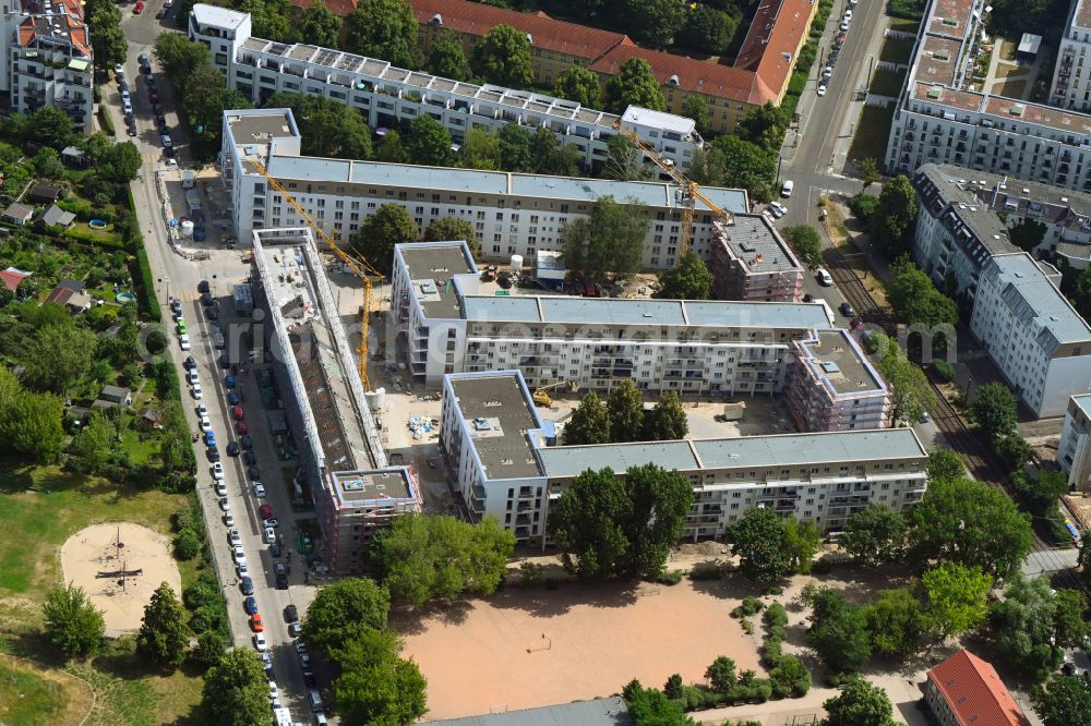 Berlin from above - Refurbishment and modernization of a terraced apartment complex between Wolfshagener Strasse and Stiftsweg in the district Pankow in Berlin, Germany