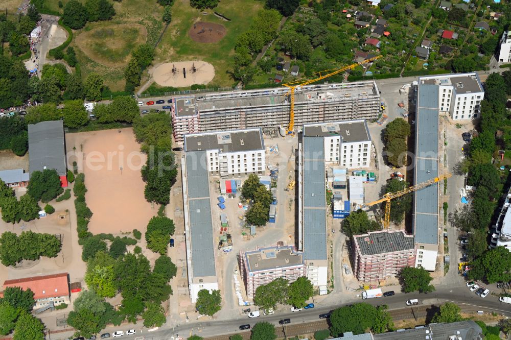 Aerial image Berlin - Refurbishment and modernization of a terraced apartment complex between Wolfshagener Strasse and Stiftsweg in the district Pankow in Berlin, Germany