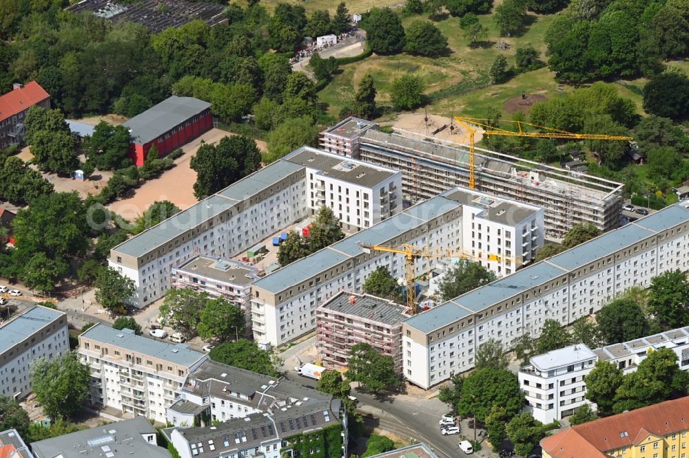 Berlin from above - Refurbishment and modernization of a terraced apartment complex between Wolfshagener Strasse and Stiftsweg in the district Pankow in Berlin, Germany