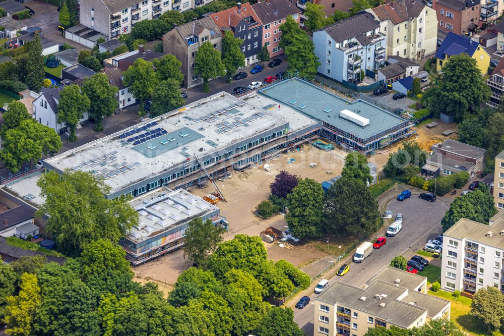 Herne from above - Refurbishment and modernization of the school building of the Grundschule on Claudiusstrasse on street Claudiusstrasse in the district Wanne-Eickel in Herne at Ruhrgebiet in the state North Rhine-Westphalia, Germany