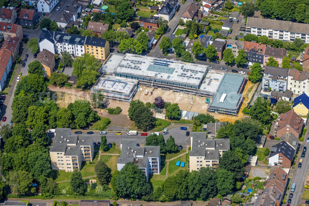 Aerial photograph Herne - Refurbishment and modernization of the school building of the Grundschule on Claudiusstrasse on street Claudiusstrasse in the district Wanne-Eickel in Herne at Ruhrgebiet in the state North Rhine-Westphalia, Germany