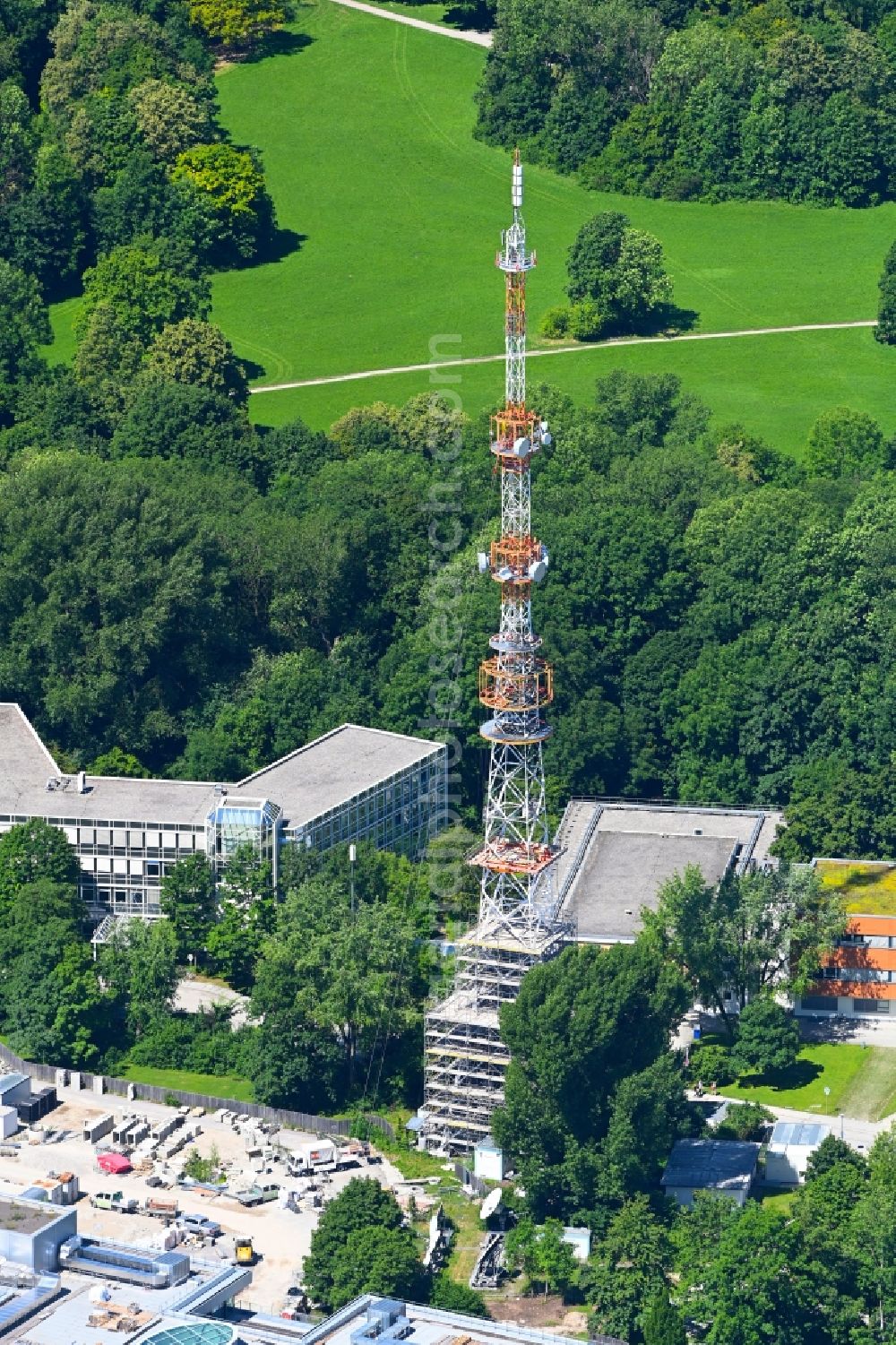 Aerial photograph München - Steel mast funkturm and transmission system as basic network transmitter of BR Bayerischer Rundfunk in the district Freimann in Munich in the state Bavaria, Germany