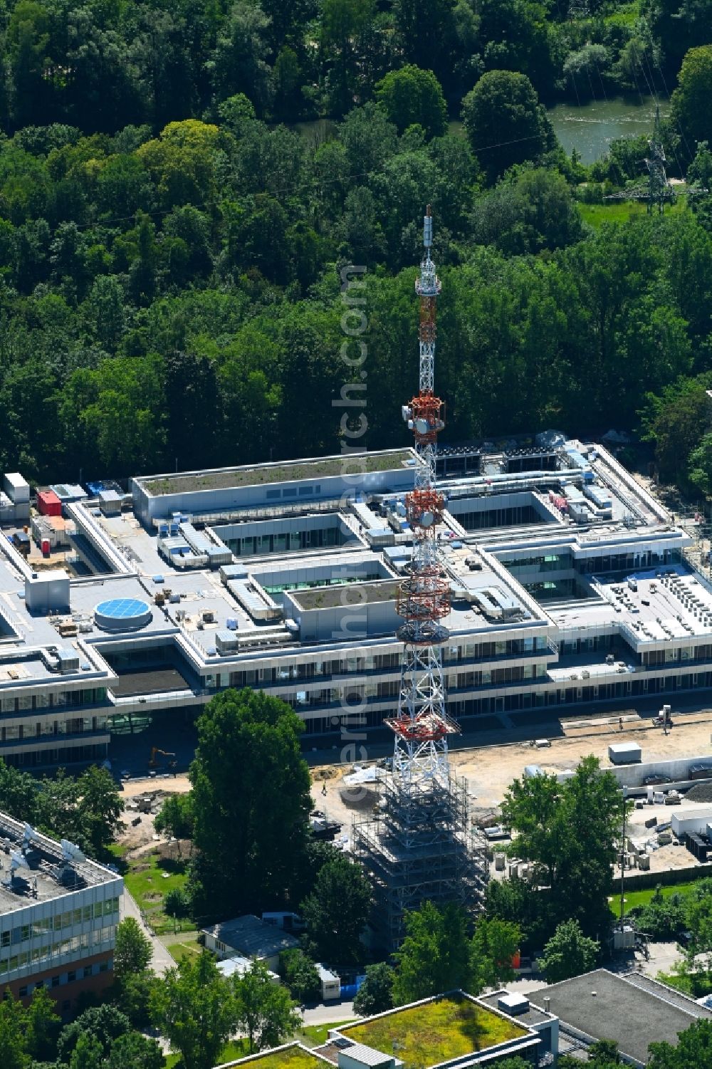 Aerial image München - Steel mast funkturm and transmission system as basic network transmitter of BR Bayerischer Rundfunk in the district Freimann in Munich in the state Bavaria, Germany