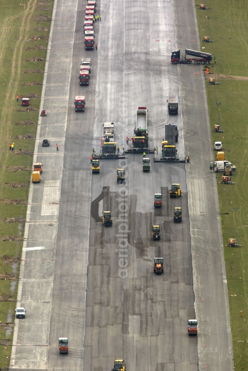 Aerial photograph Büren - Rehabilitation of the start and runway of the airport Paderborn-Lippstadt (PAD) in Buren in the state of North Rhine-Westphalia