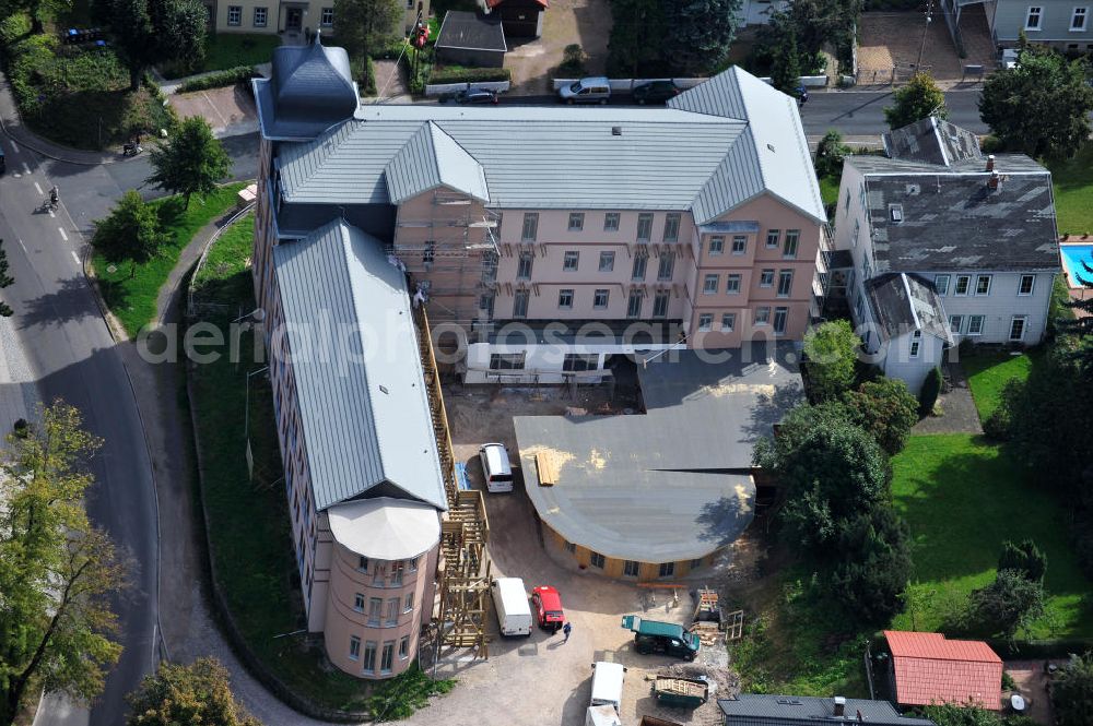 Friedrichroda / Thüringen from the bird's eye view: Sanierung und Umbau des ehemaligen FDGB Ferienheim Hermann Danz in eine Seniorenresidenz. Das seit der Wende weitgehend ungenutzte Gebäude am Herzogsweg 1 wird nun einer Verwendung als Alters- und Seniorenheim zugeführt. Reconstruction of the former FDGB House Hermann Danzin a retirement home.