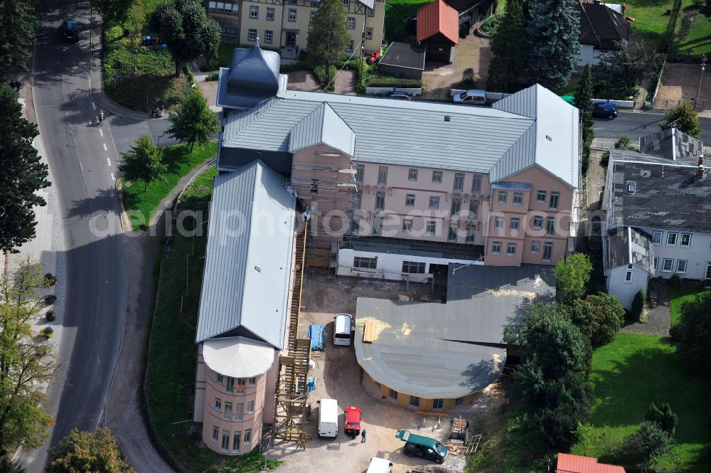 Aerial image Friedrichroda / Thüringen - Sanierung und Umbau des ehemaligen FDGB Ferienheim Hermann Danz in eine Seniorenresidenz. Das seit der Wende weitgehend ungenutzte Gebäude am Herzogsweg 1 wird nun einer Verwendung als Alters- und Seniorenheim zugeführt. Reconstruction of the former FDGB House Hermann Danzin a retirement home.