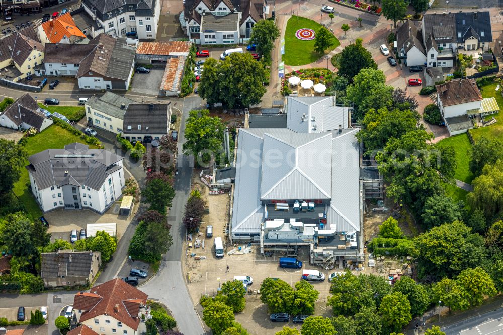 Aerial photograph Wickede (Ruhr) - Renovation of the building of the indoor arena Buergerhaus Wickede on street Kirchstrasse in the district Echthausen in Wickede (Ruhr) at Sauerland in the state North Rhine-Westphalia, Germany