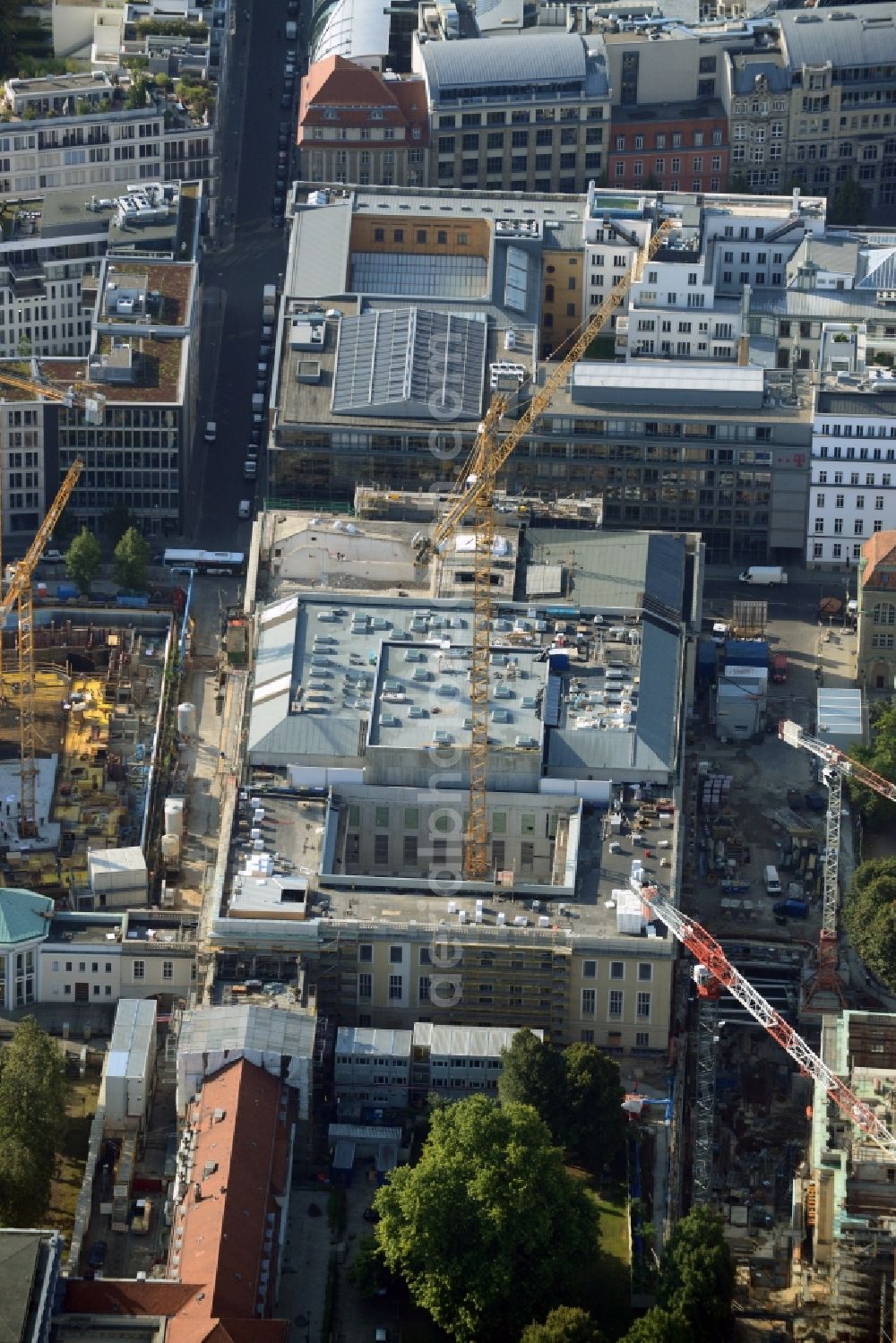 Aerial photograph Berlin - View of the reconstruction and renovation of the building of the Staatsoper Unter den Linden in Berlin at Bebelplatz. It is the oldest opera house and theater building in Berlin. A new building will serve as stacks and warehouse for the Staatsoper Komplex. The architect HG Merz is a overseeing the reconstruction of the historical building complex