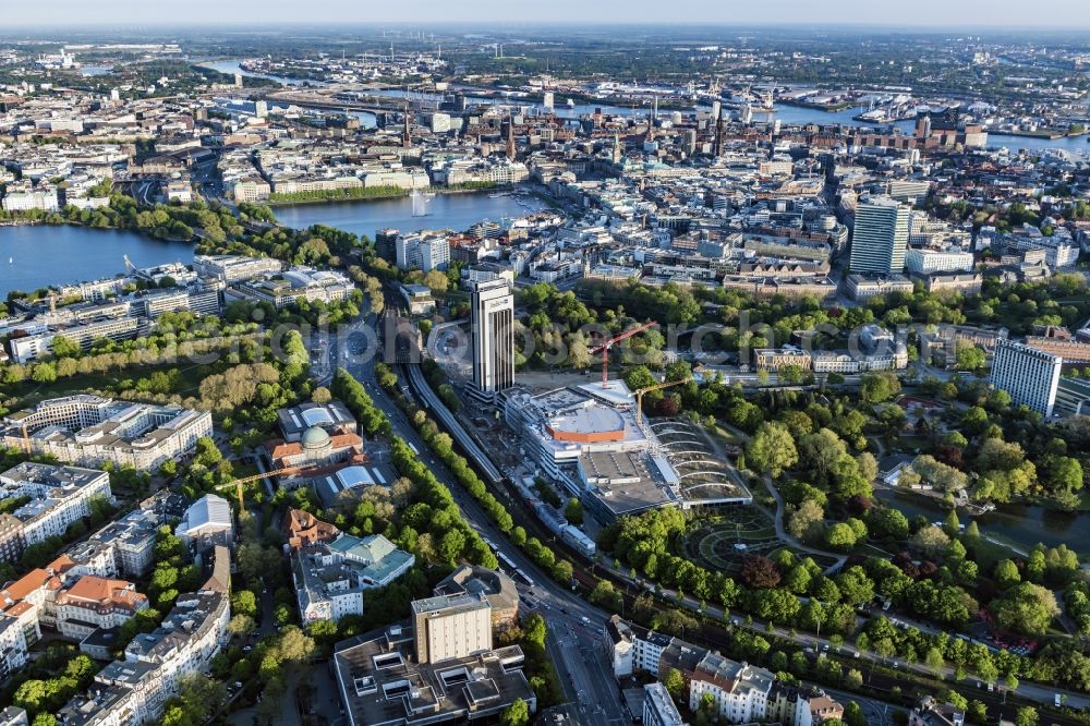 Aerial photograph Hamburg - Renovation site of the Congress Center ( CCH ) on High-rise building of the hotel complex Radisson Blu on Marseiller Strasse in Hamburg, Germany