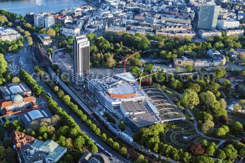 Hamburg from above - Renovation site of the Congress Center ( CCH ) on High-rise building of the hotel complex Radisson Blu on Marseiller Strasse in Hamburg, Germany