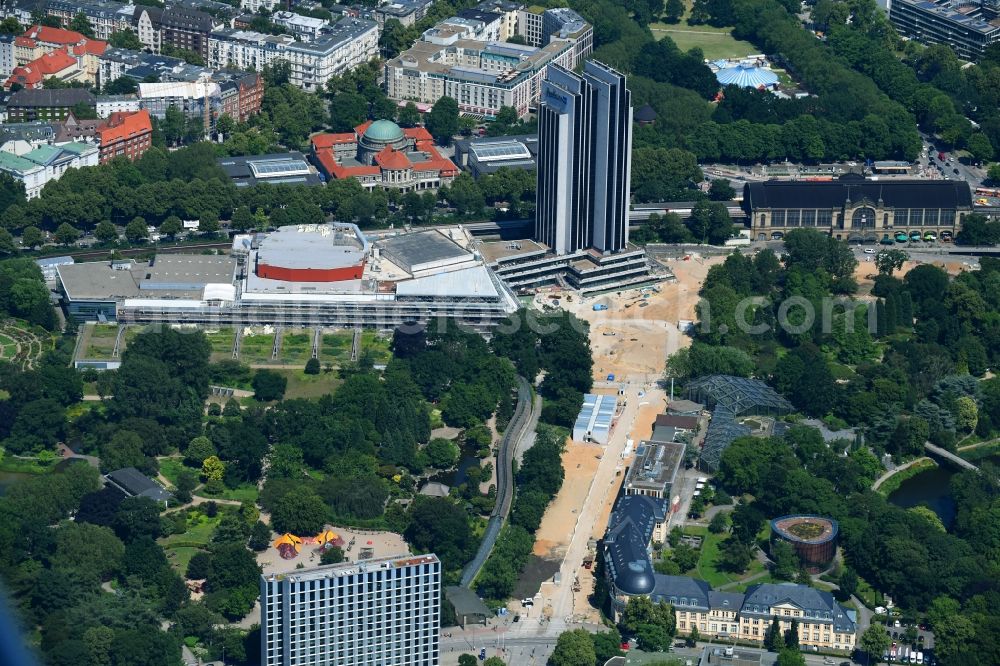 Aerial image Hamburg - Renovation site of the Congress Center ( CCH ) on High-rise building of the hotel complex Radisson Blu on Marseiller Strasse in Hamburg, Germany