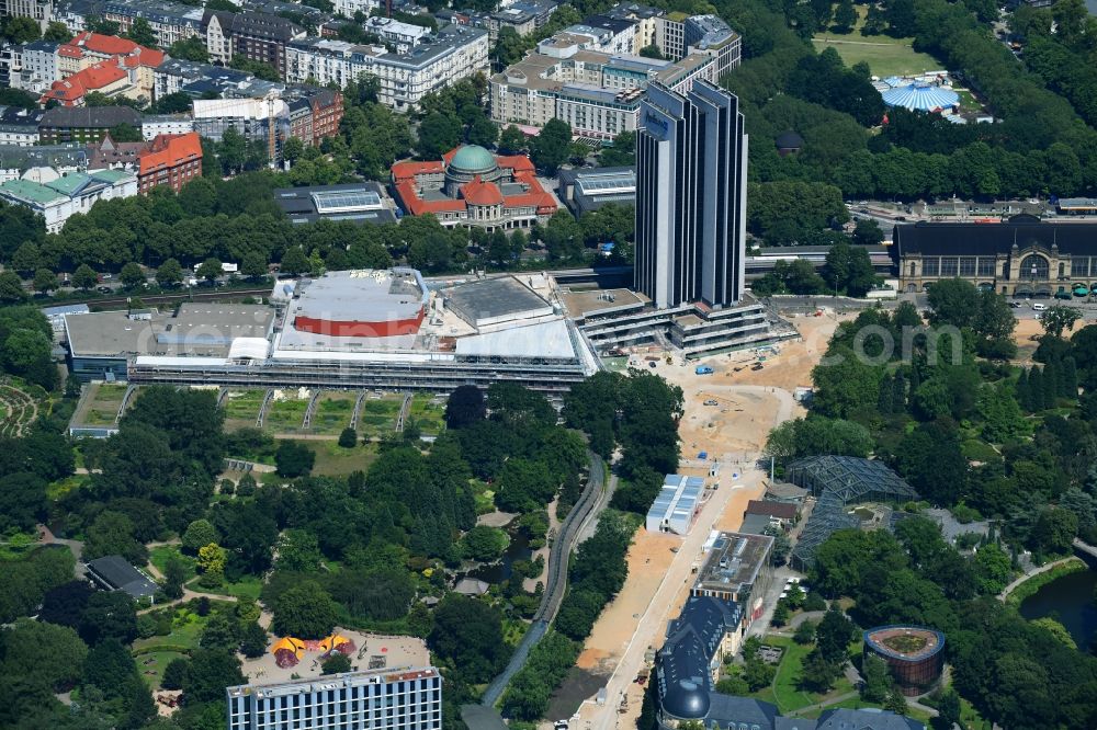 Aerial photograph Hamburg - Renovation site of the Congress Center ( CCH ) on High-rise building of the hotel complex Radisson Blu on Marseiller Strasse in Hamburg, Germany