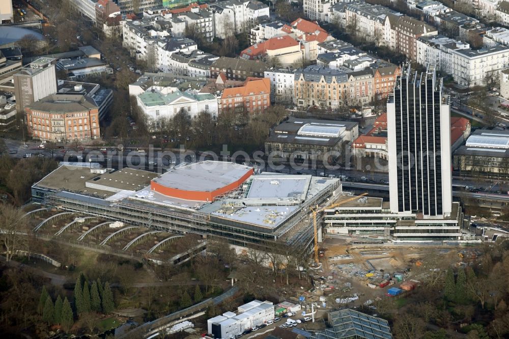 Hamburg from the bird's eye view: Renovation site of the Congress Center ( CCH ) on High-rise building of the hotel complex Radisson Blu on Marseiller Strasse in Hamburg, Germany