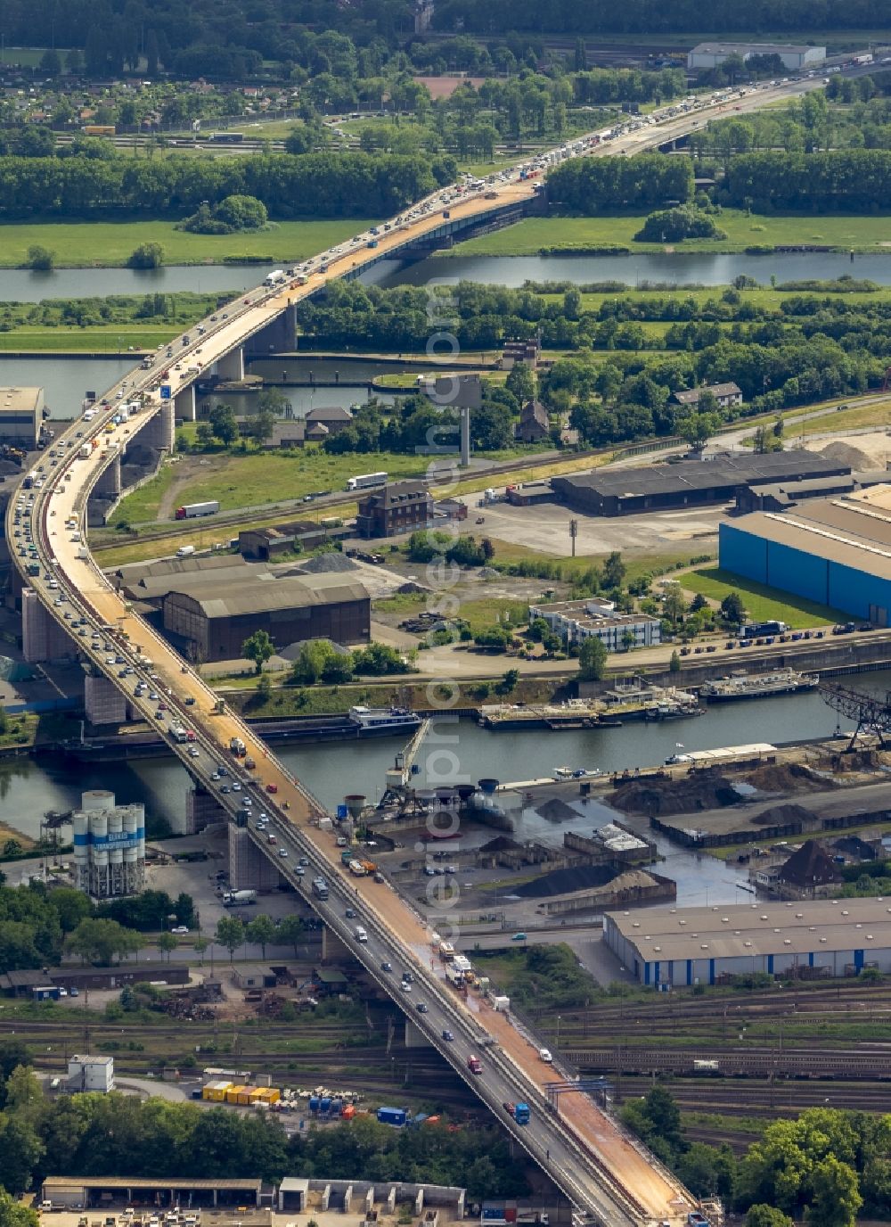 Duisburg from the bird's eye view: Construction site of Building of the Berlin bridge the federal highway BAB A59 over the Rhine-Herne Canal and the Ruhr in Duisburg in North Rhine-Westphalia