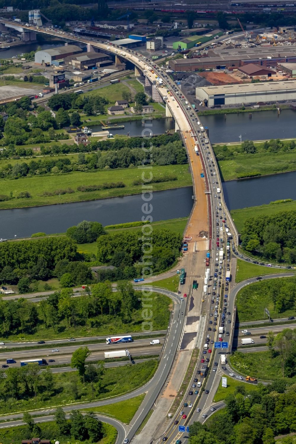 Duisburg from above - Restoration and repair work on the federal highway A59 motorway in the city of Duisburg in North Rhine-Westphalia