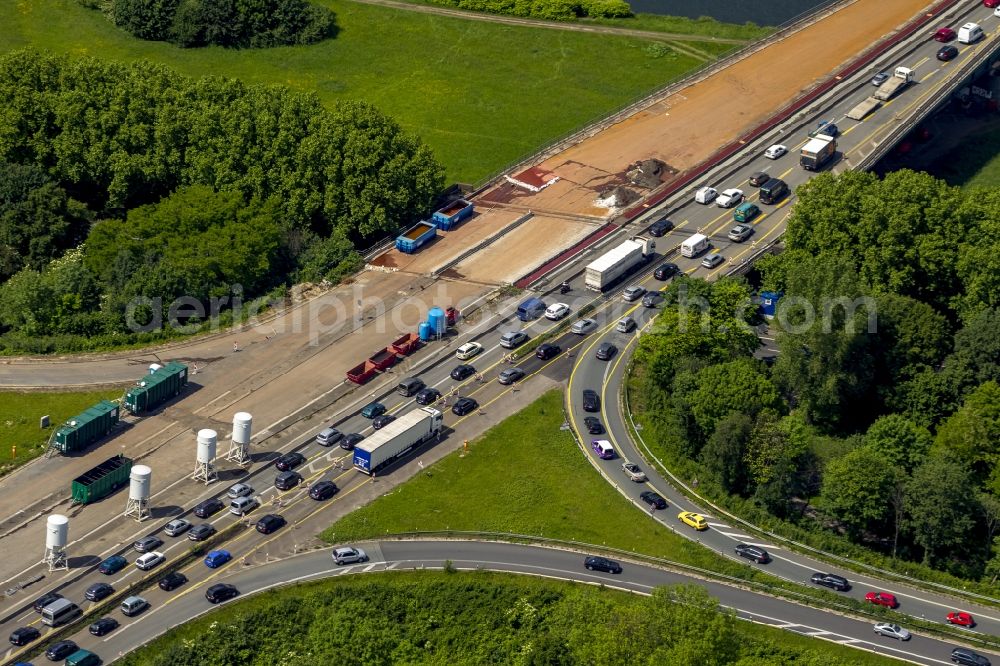 Duisburg from the bird's eye view: Restoration and repair work on the federal highway A59 motorway in the city of Duisburg in North Rhine-Westphalia