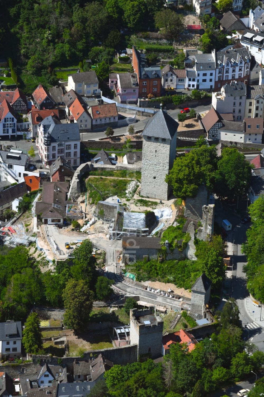 Aerial photograph Wiesbaden - Construction site Tourist attraction of the historic monument of the castle Burg Sonnenberg on Talstrasse - Am Schlossberg in the district Sonnenberg in Wiesbaden in the state Hesse, Germany