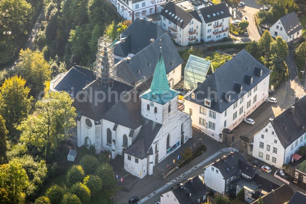 Arnsberg from the bird's eye view: Construction site Tourist attraction of the historic monument of Kloster Wedinghausen and of Propsteikirche St. Laurentius in of Klosterstrasse in Arnsberg in the state North Rhine-Westphalia, Germany