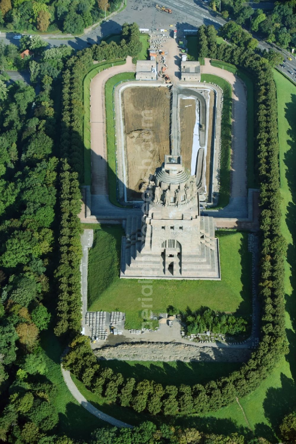 Aerial photograph Leipzig - Construction site Tourist attraction of the historic monument Voelkerschlachtdenkmal on Strasse of 18. Oktober in Leipzig in the state Saxony, Germany