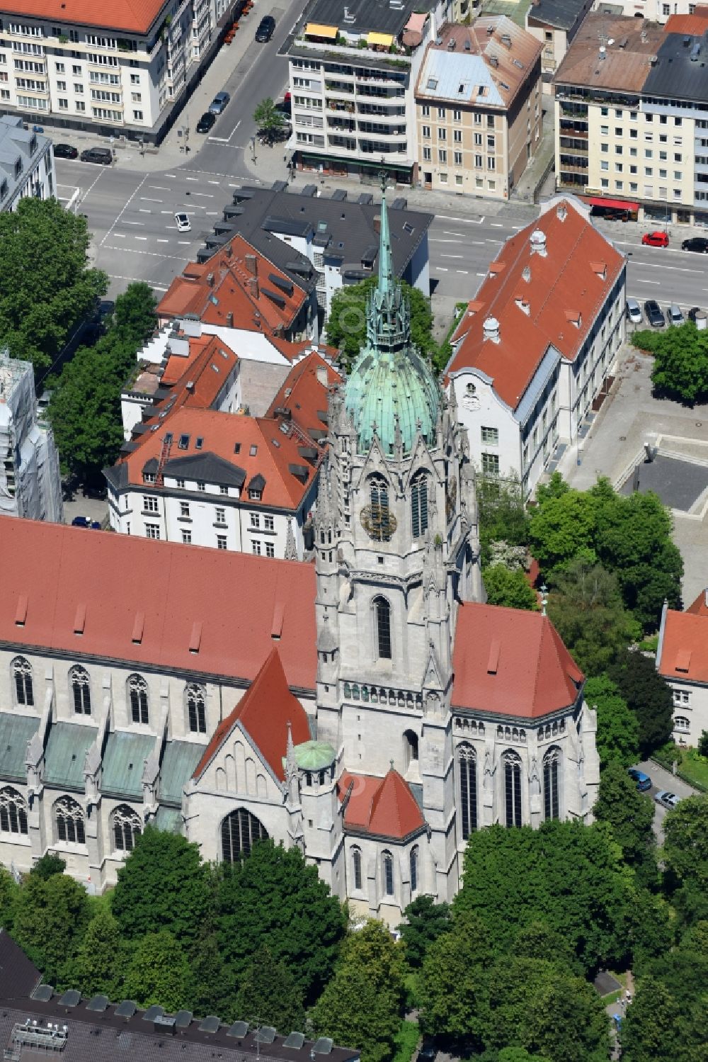 München from the bird's eye view: Construction site Tourist attraction of the historic monument of Kirche Sankt Paul on St.-Pauls-Platz in the district Ludwigsvorstadt-Isarvorstadt in Munich in the state Bavaria, Germany