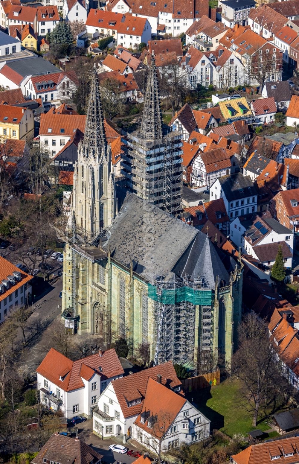 Aerial image Soest - Construction site of the historic monument on Kirchengebaeude of Sankt Maria to the Wiese on Wiesenstrasse in Soest in the state North Rhine-Westphalia, Germany