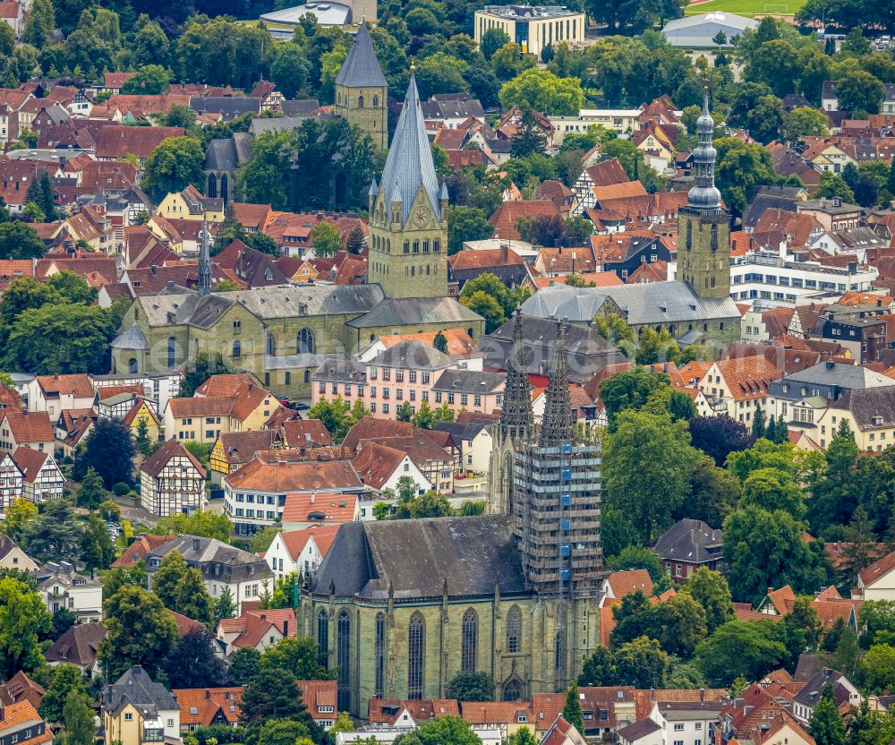 Soest from the bird's eye view: Construction site of the historic monument on Kirchengebaeude of Sankt Maria to the Wiese on Wiesenstrasse in Soest in the state North Rhine-Westphalia, Germany