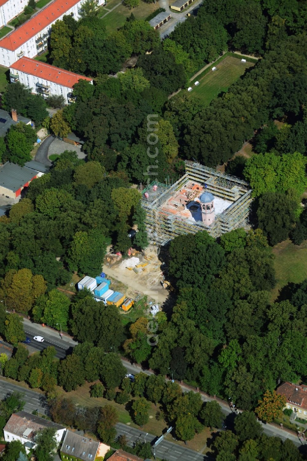 Berlin Biesdorf from the bird's eye view: Renovation and restoration work on the castle Biesdorf in the same park of Berlin Marzahn-Hellersdorf