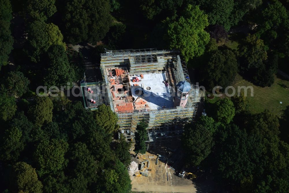 Berlin Biesdorf from the bird's eye view: Renovation and restoration work on the castle Biesdorf in the same park of Berlin Marzahn-Hellersdorf