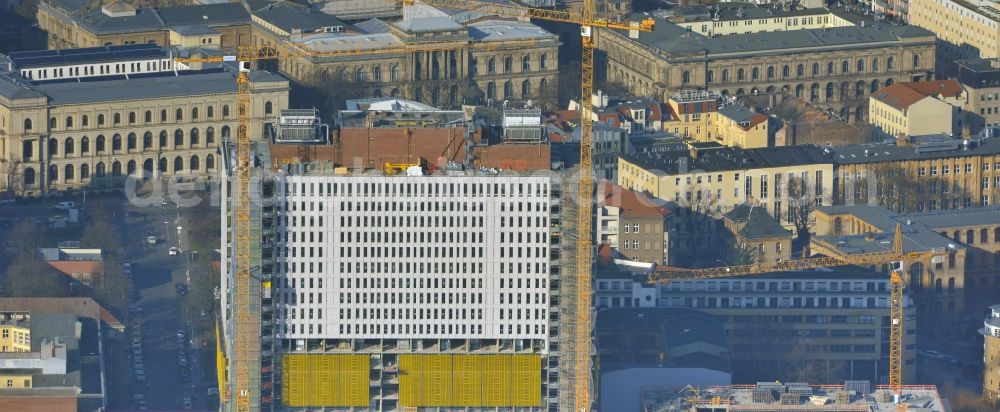 Aerial photograph Berlin - View of Renovation and conversion work on the high house of the bed tower at the University Hospital Charité Campus Mitte (CCM) in the district of Mitte in Berlin