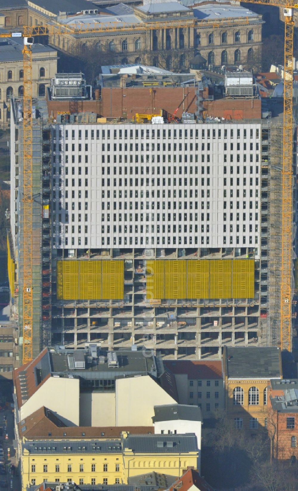 Berlin from the bird's eye view: View of Renovation and conversion work on the high house of the bed tower at the University Hospital Charité Campus Mitte (CCM) in the district of Mitte in Berlin