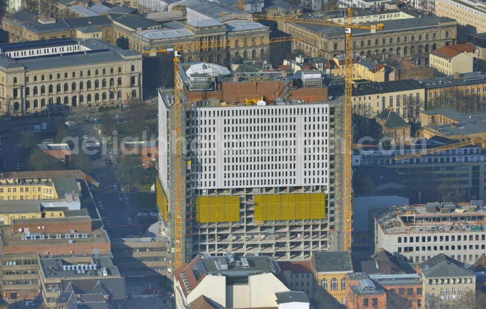 Berlin from above - View of Renovation and conversion work on the high house of the bed tower at the University Hospital Charité Campus Mitte (CCM) in the district of Mitte in Berlin