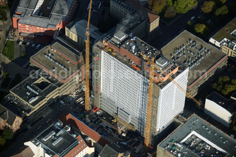 Berlin from the bird's eye view: View of Renovation and conversion work on the high house of the bed tower at the University Hospital Charité Campus Mitte (CCM) in the district of Mitte in Berlin