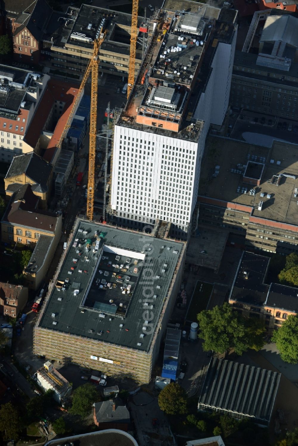 Berlin from above - View of Renovation and conversion work on the high house of the bed tower at the University Hospital Charité Campus Mitte (CCM) in the district of Mitte in Berlin