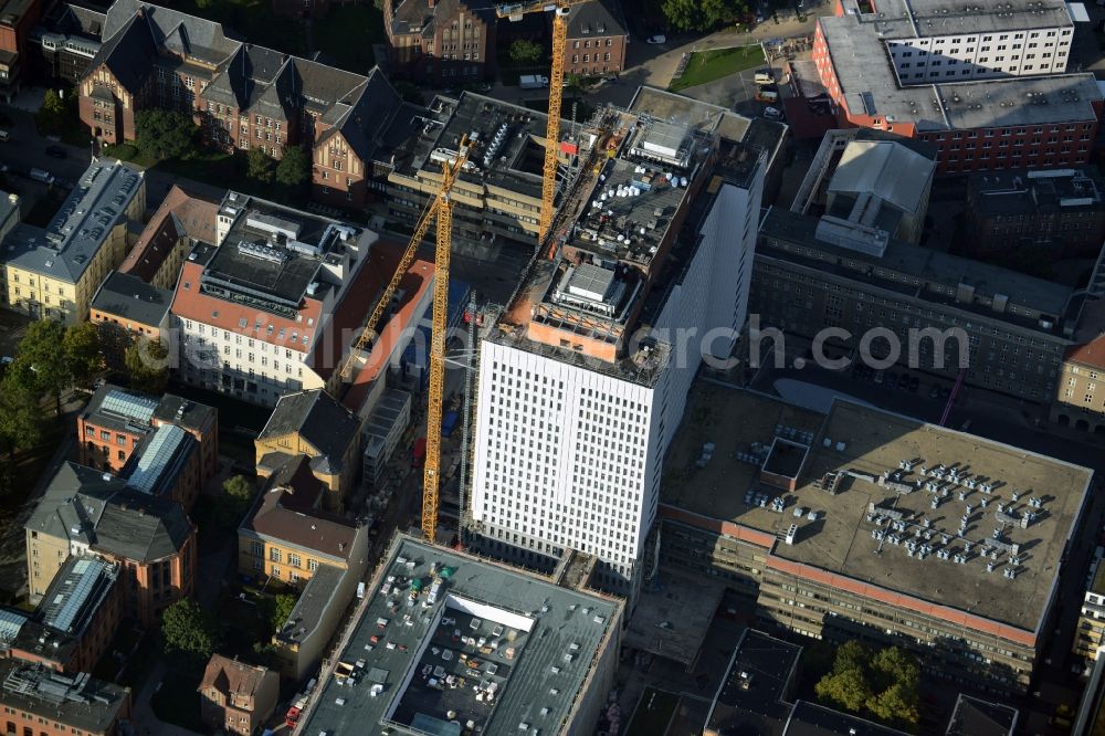 Berlin from the bird's eye view: View of Renovation and conversion work on the high house of the bed tower at the University Hospital Charité Campus Mitte (CCM) in the district of Mitte in Berlin