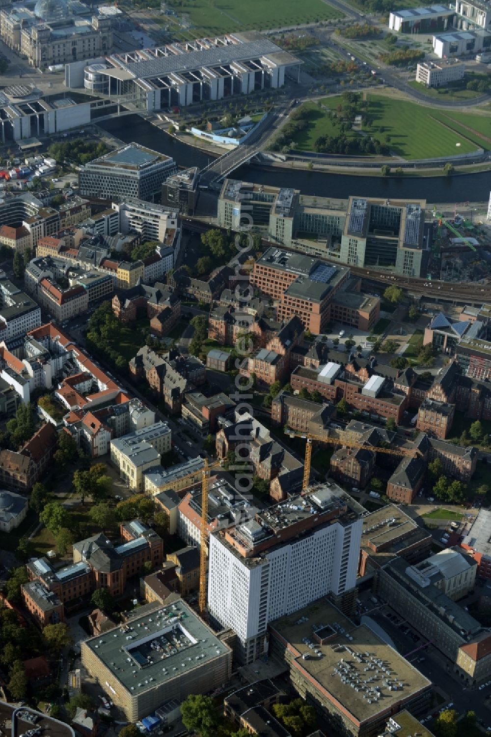 Berlin from above - View of Renovation and conversion work on the high house of the bed tower at the University Hospital Charité Campus Mitte (CCM) in the district of Mitte in Berlin