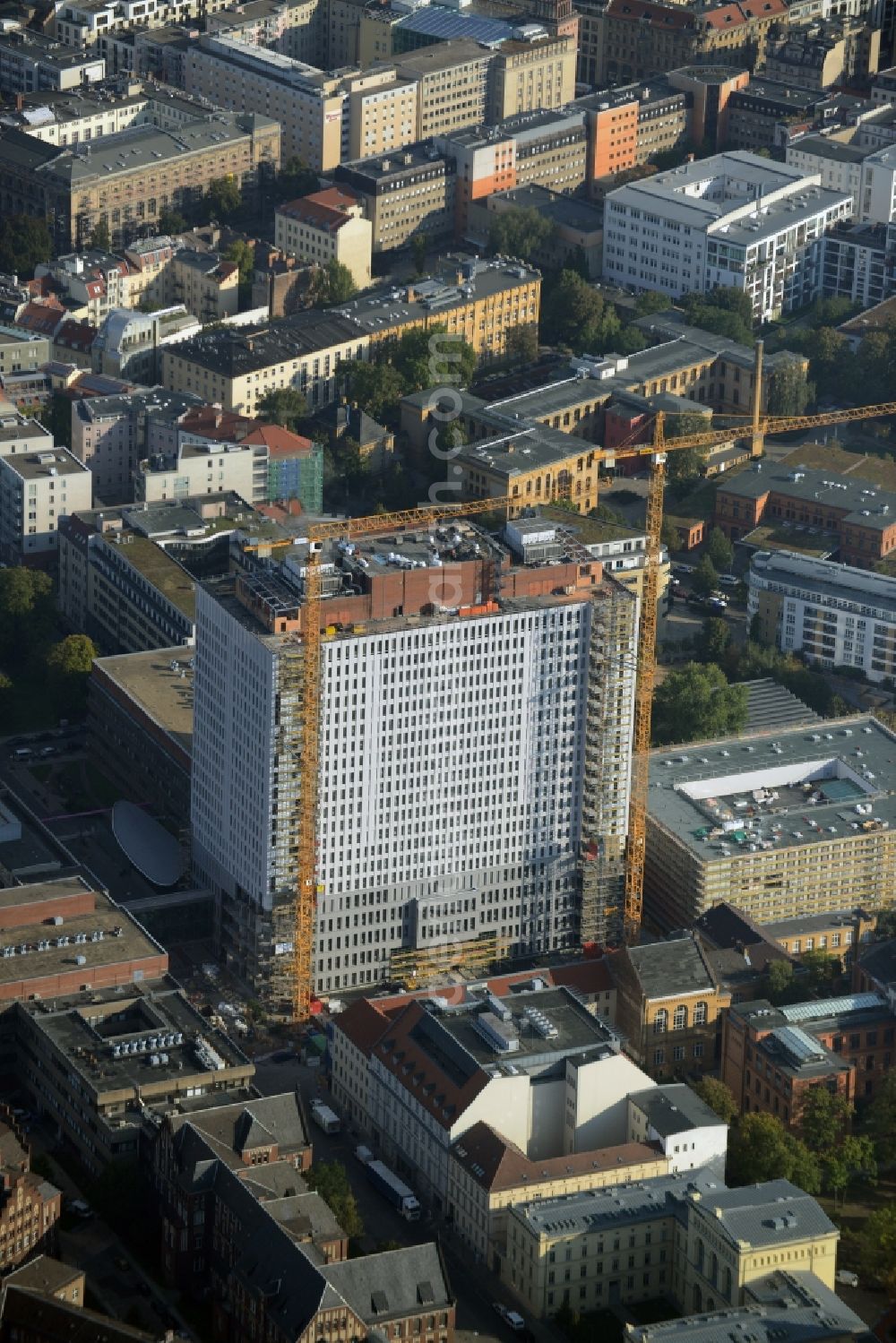 Berlin from the bird's eye view: View of Renovation and conversion work on the high house of the bed tower at the University Hospital Charité Campus Mitte (CCM) in the district of Mitte in Berlin