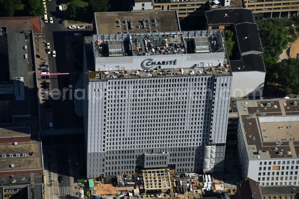 Berlin from the bird's eye view: View of Renovation and conversion work on the high house of the bed tower at the University Hospital Charité Campus Mitte (CCM) in the district of Mitte in Berlin