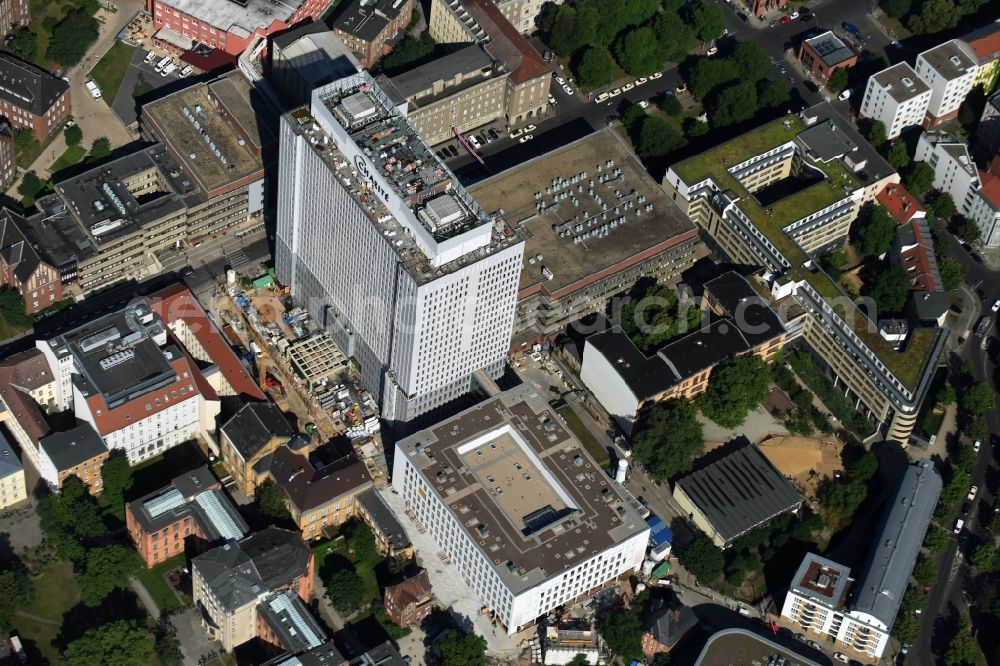 Berlin from above - View of Renovation and conversion work on the high house of the bed tower at the University Hospital Charité Campus Mitte (CCM) in the district of Mitte in Berlin